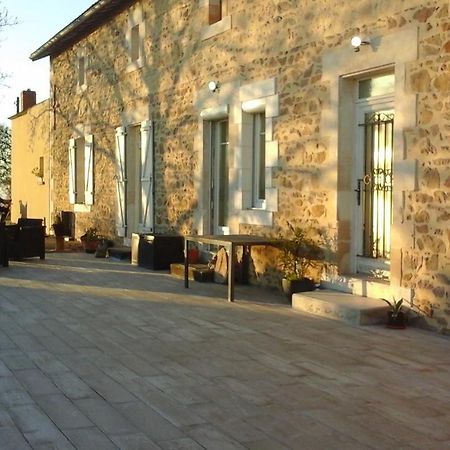 Gite Les Genets Le Vigeant Exterior photo